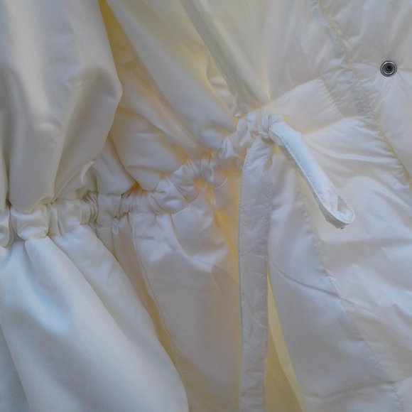 Cream puffer poncho - Picture 7 of 10